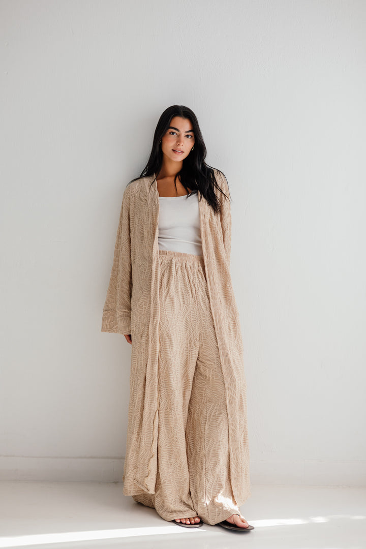 Modest essence in beige
