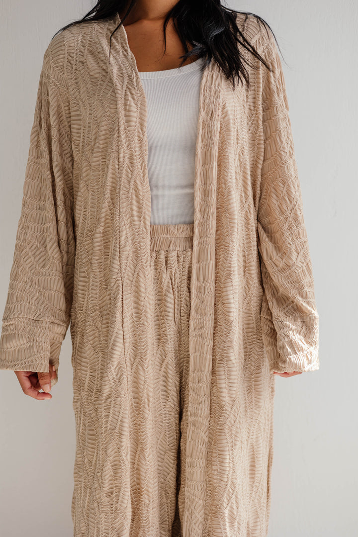 Modest essence in beige