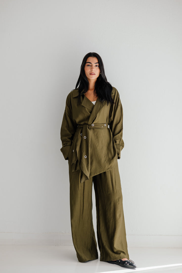 Lily in olive