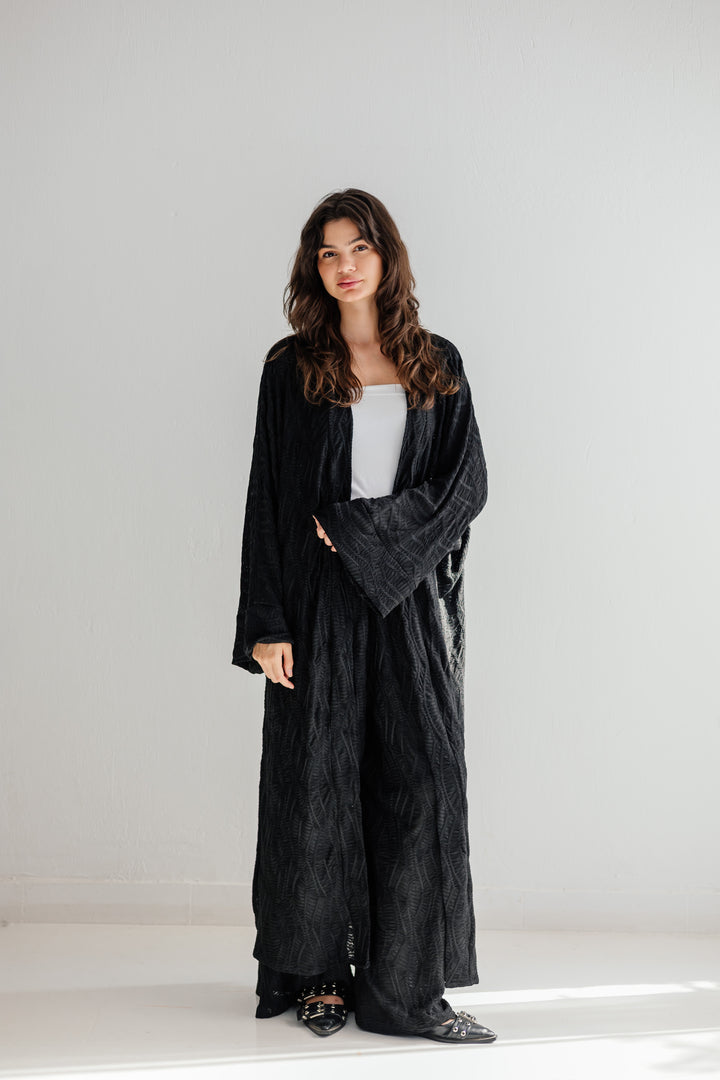 Modest essence in black