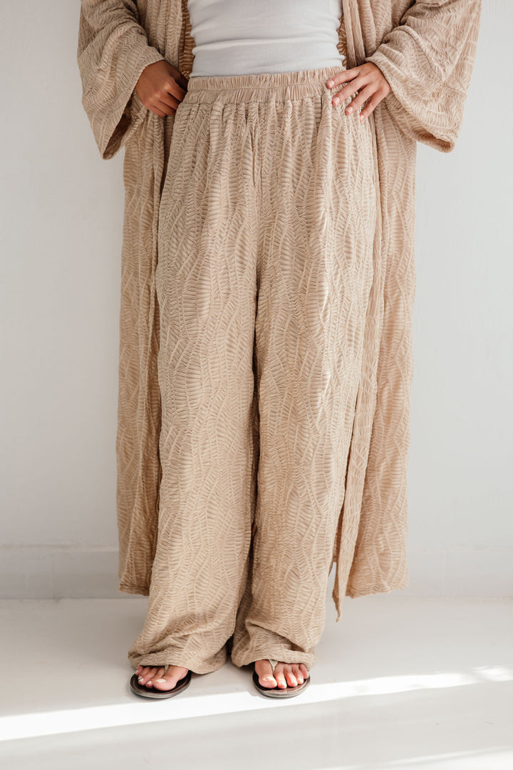 Modest essence in beige