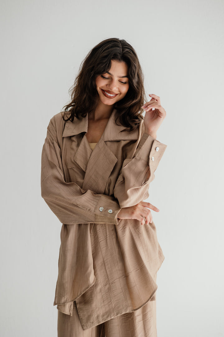 Lily in beige