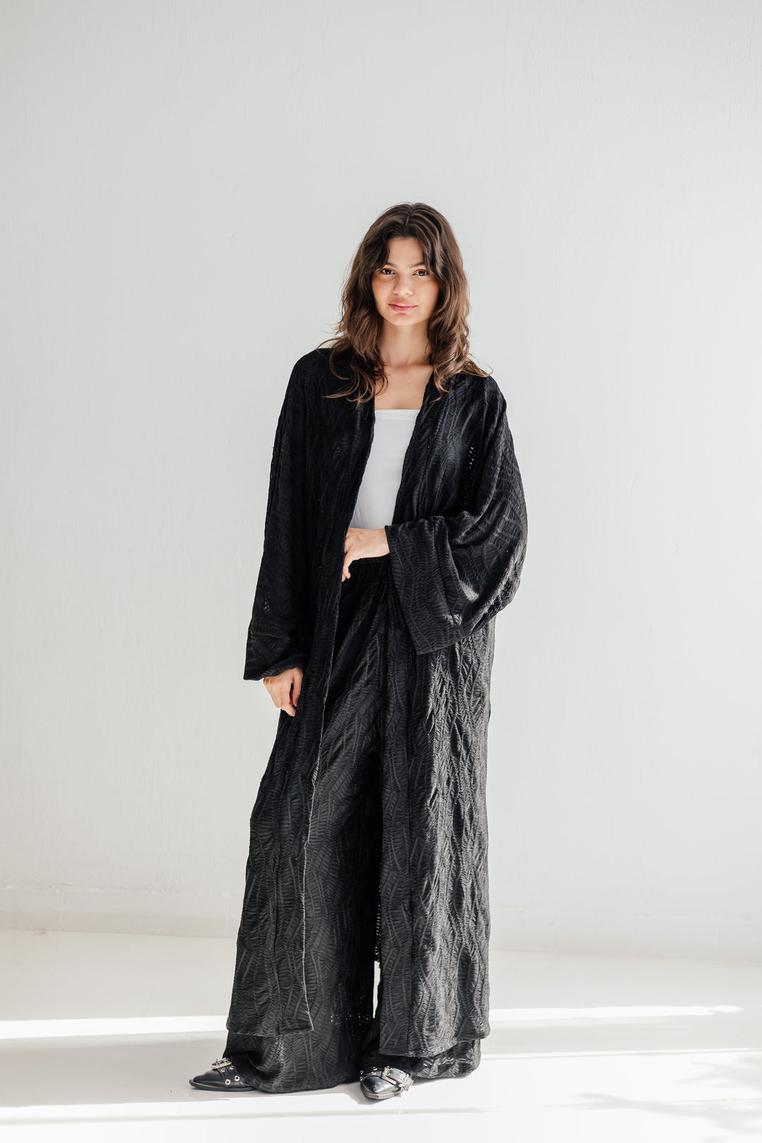 Modest essence in black