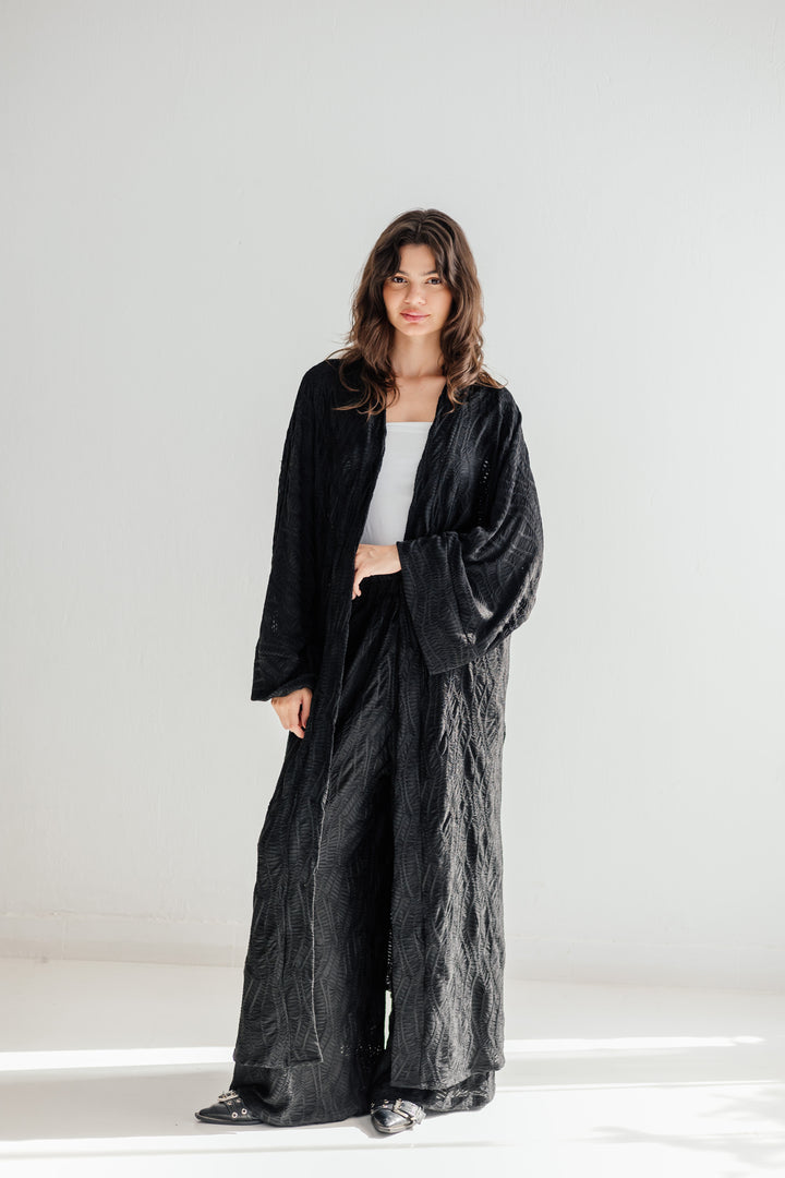 Modest essence in black