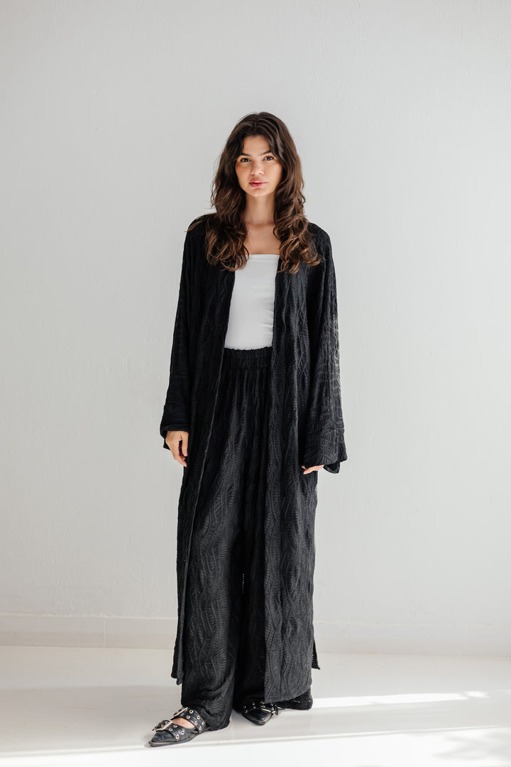 Modest essence in black