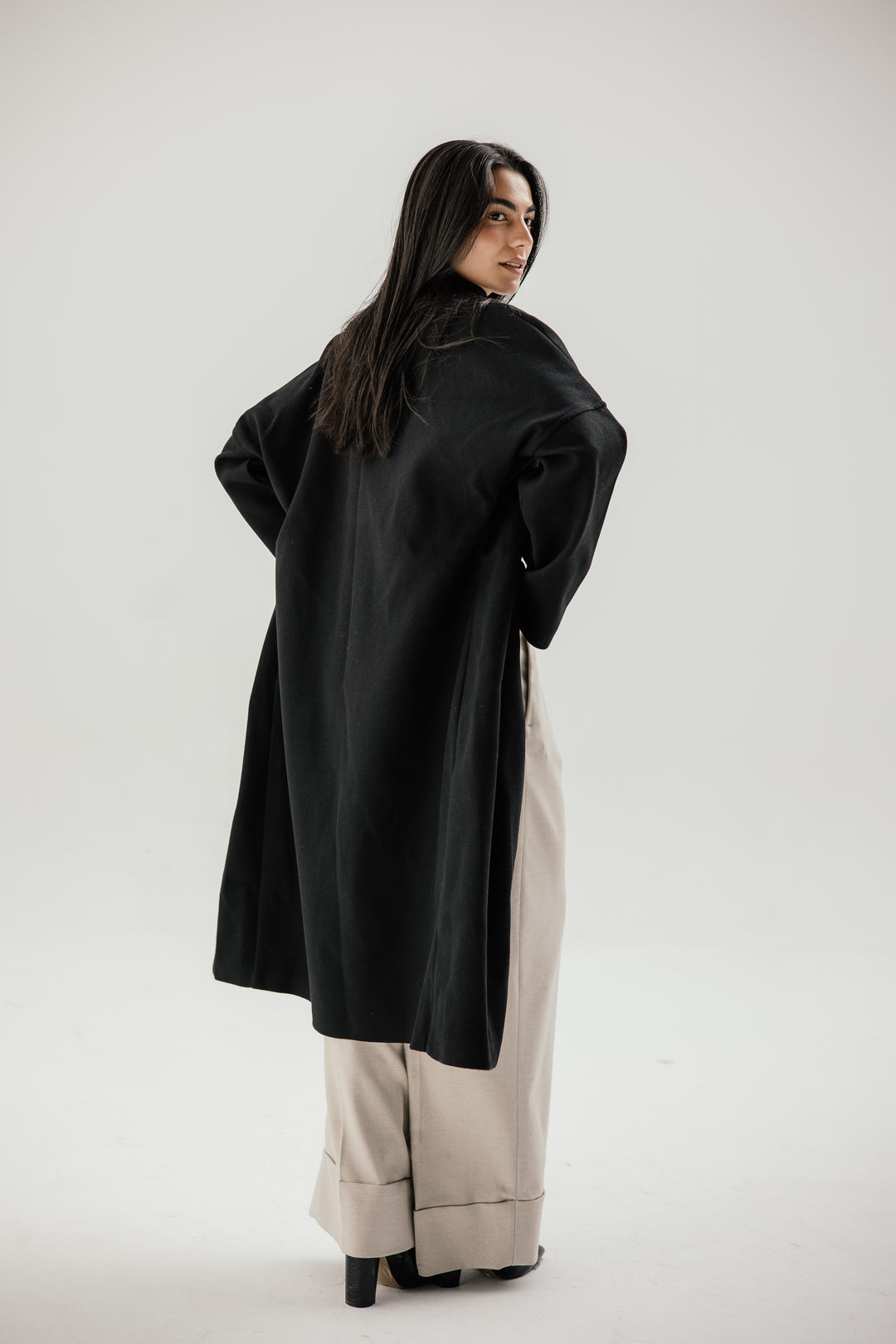 Belted collar coat- black